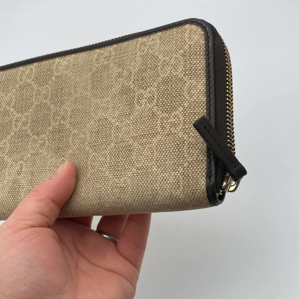 GUCCI GG LOGO TAN BROWN ZIPPY WALLET - Picture 14 of 17